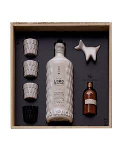 Mezcal Lobo Mexicano Edición UNO 750ml + Estuche con 4 Vasos Mezcaleros, 1 Escultura de Colección y 1 Sal de Chapulín con Chile Morita
